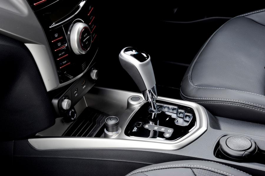 Детали интерьера SsangYong Tivoli Ultimate 2018 года  (UK) (фото 18 из 37)